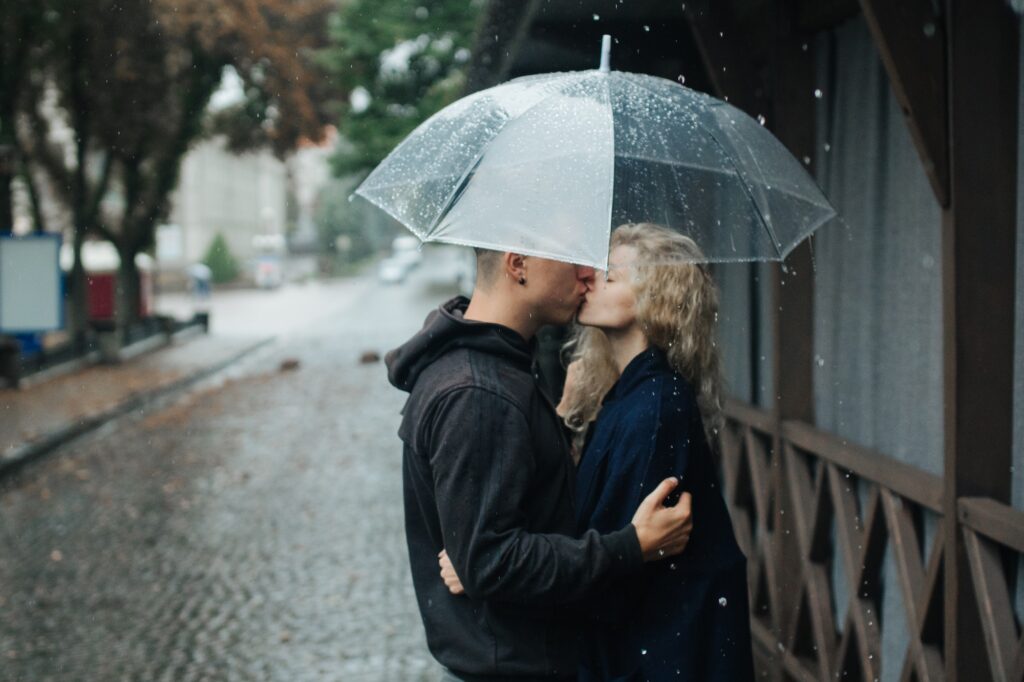Ιδέες για ραντεβού μια βροχερή ημέρα του Μάρτη