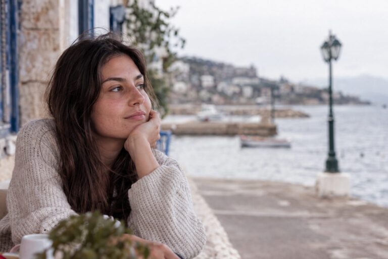 Κύκλος ζωδίων με αστέρια και σημειώσεις συγχώρεσης, συνδέοντας οπτικά το θέμα ποια ζώδια συγχωρούν ευκολότερα.