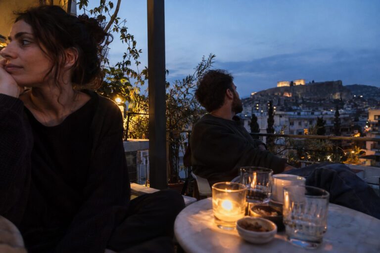 Μπορείς να στείλεις την εικόνα ή μια περιγραφή των ορατών στοιχείων της; χωρίς αυτά δεν μπορώ να γράψω ακριβές alt text. Μόλις έχεις τα στοιχεία, θα δημιουργήσω ~100 χαρακτήρες στα ελληνικά που συνδέουν την εικόνα με το θέμα.
