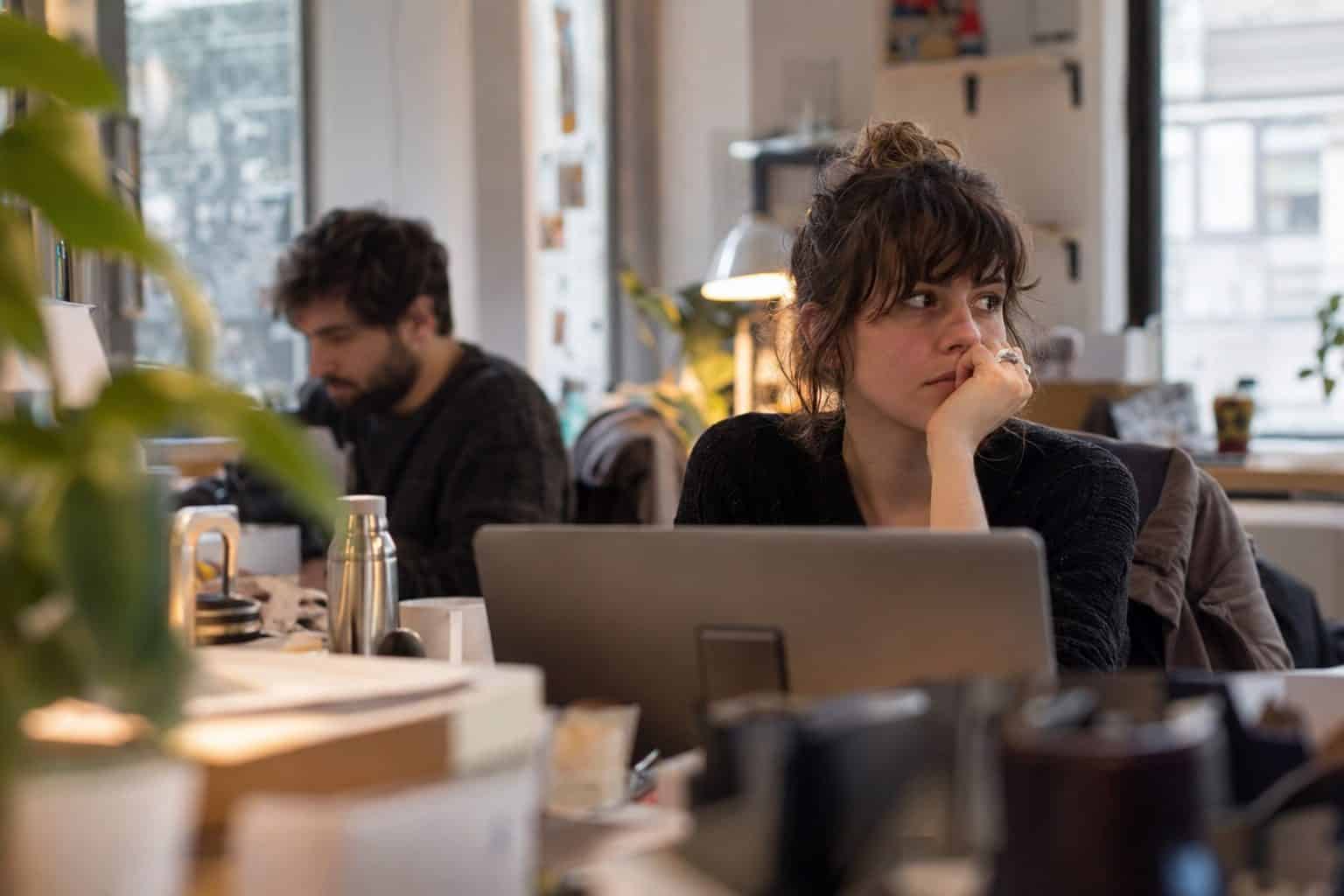 Αφροδίτη σε Ζυγό και Ερμής ανάδρομος σε Σκορπιό με αστρικά σύμβολα και εικονίδια σχέσεων.