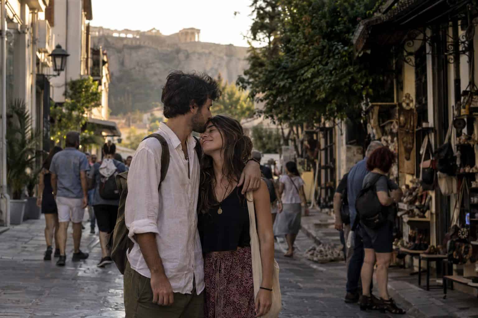 Τοξότης και Ιχθύς ως σύμβολα κοντά σε καρδιά, φόντο αστέρια, υποδηλώνουν αγάπη, χημεία και ισορροπία.