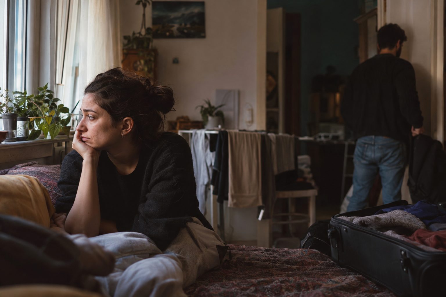 Σύμβολο Ταύρου σε τραπέζι με ανοιχτό σημειωματάριο και λίστα πρακτικών βημάτων για σταθερό χωρισμό.